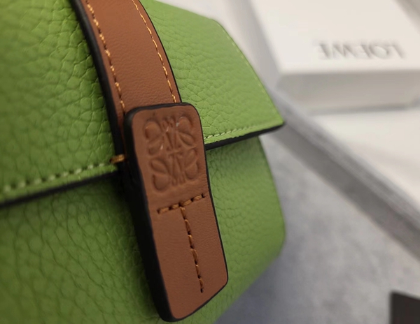 超激安ブランド財布偽物背面デザイン